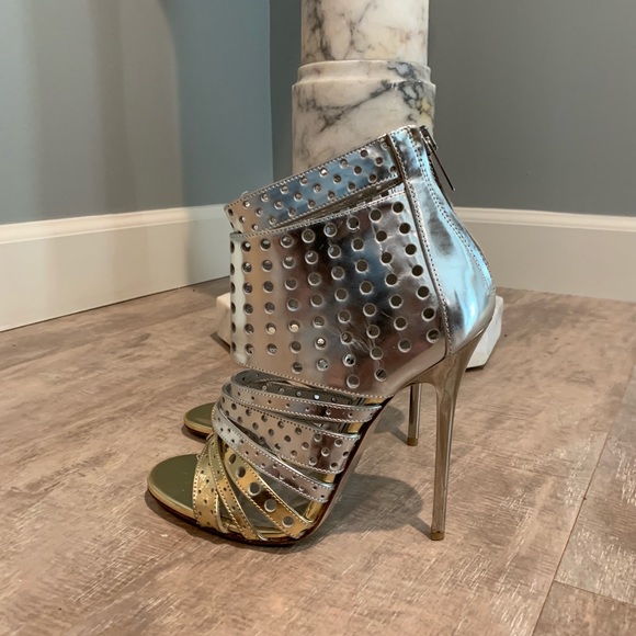 Jimmy Choo Malika Metallic Pumps - Picture 2 of 8